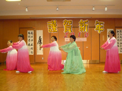 NPO埼玉の会員による「チャングム」のお踊り